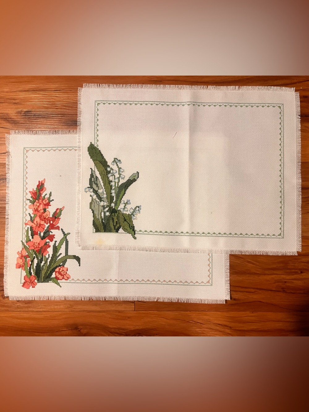 Hand-Embroidered Floral Linen Placemats - Coral & Green